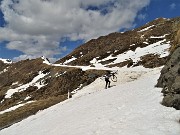 63 Per superare il gran dosso della valanga ...bici in spalla !